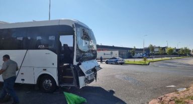 İşçi servisi ile kamyon çarpıştı: 10 yaralı