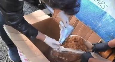 Kars'ta tütünlerin içerisinden cephanelik çıktı