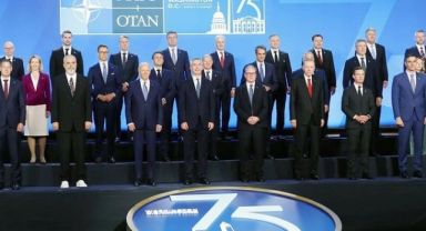 NATO Liderler Zirvesi'nden aile fotoğrafı