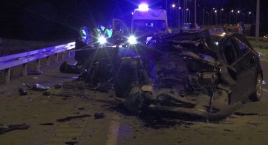 Trafik kazası anne ve babayı 3 çocuğundan ayırdı