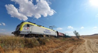 Yük treninin çarptığı demir yolu personeli hayatını kaybetti