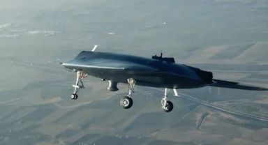 ANKA III iniş takımlarını havada kapattı