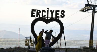 Gökyüzü Tutkunları, Erciyes’in Zirvesinde Buluştu