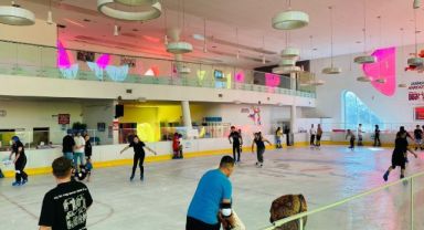 Kayserililer, Büyükşehir'in Buz Pateni Pistinde Hem Serinliyor Hem Spor Yapıyorlar