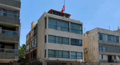 Milli yas nedeniyle Türkiye'nin Tel Aviv Büyükelçiliği ve Kudüs Başkonsolosluğunda bayraklar yarıya indirildi