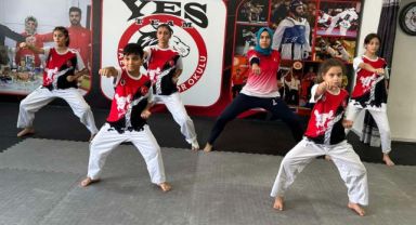  Minik taekwondocular kuşak imtihanı oldu