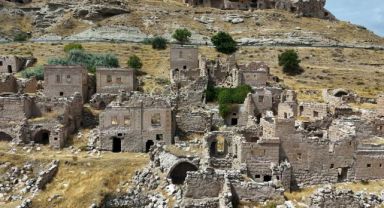  Sular çekildi, mahalle ortaya çıktı