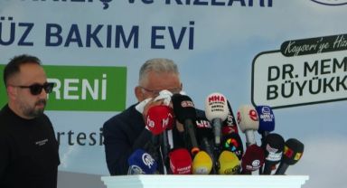  Başkan Büyükkılıç'ın duygusal anları: Ağabeyinin yaptıracağı merkezin temel atma töreninde gözyaşlarını tutamadı