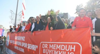 Büyükşehir'in 4. Uluslararası Yarı Maratonu'ndaki halk koşusunda hediye yağmuru