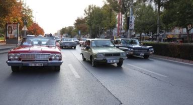  Kayseri'de klasik otomobil rüzgarı esti