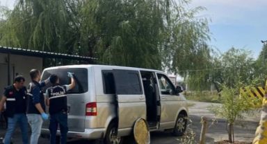 Kayseri'de minibüs kurşunlandı - Yaralı var!