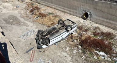 Kontrolden çıkan otomobil kanala düştü: 1 yaralı