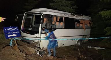 Polisleri taşıyan araç kontrolü kaybetti: 14 polis yaralı