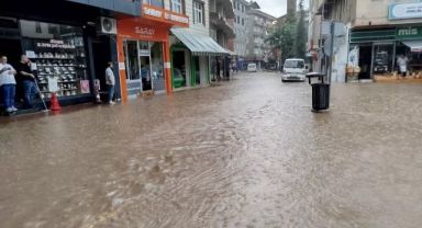 Trabzon'da hayat durdu! Tahliyeler başladı...Kayıp var
