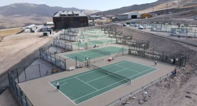 2 bin 300 rakımda uluslararası tenis turnuvası