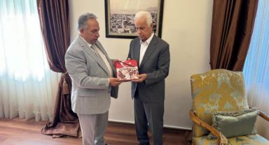 Başkan Yalçın’dan KKTC Cumhurbaşkanlarına ‘Kayseri Girne Hattı’ Kitabı