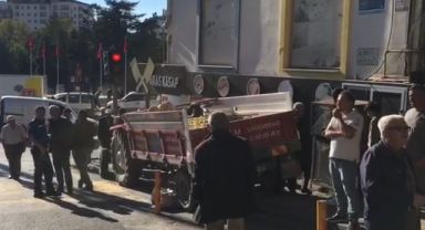 Freni patlayan traktör 2 araca çarptı: 2 yaralı