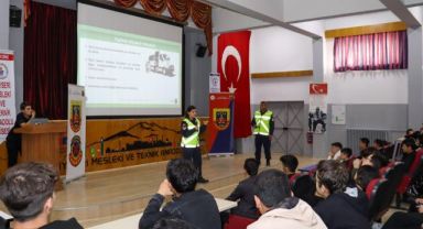  Jandarma'dan öğrencilere 'Uygulamalı Trafik Güvenliği Eğitimi'