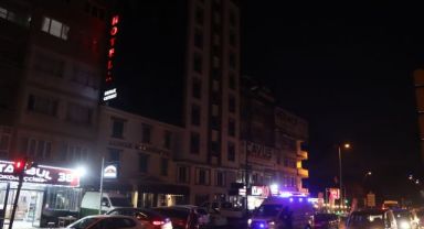  Kayseri'de otelin çatı katında yangın