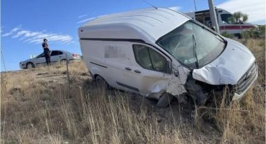 Kayseri'de yoldan çıkan minibüsün sürücüsü yaralandı