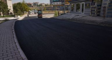 Melikgazi Belediyesi Tınaztepe Mahallesi’nde asfalt ve çevre düzenlemesi çalışmalarını sürdürüyor