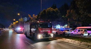 Otomobille çarpışan işçi servisi yan yattı: 2 yaralı