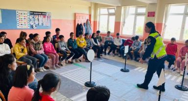 Sarıoğlan’da öğrencilere trafik eğitimi verildi