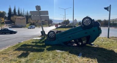 Tırla çarpışan otomobil takla attı: 1’i ağır 4 yaralı