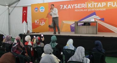 Yazar Efiloğlu: “Kitap fuarlarını bir medeniyetin değişimi, dönüşümü olarak algılamak lazım”