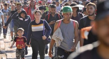 ABD'deki seçim nedeniyle Meksika'dan yaklaşık 3 bin kişilik göçmen konvoyu yola çıktı