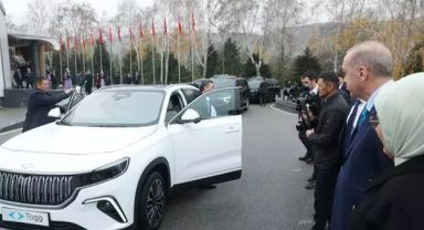 Cumhurbaşkanı Erdoğan, Caparov'a Togg hediye etti