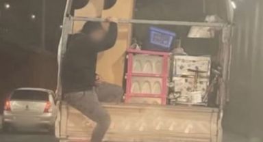 Kamyonet kasasındaki tehlikeli yolculuğa ceza
