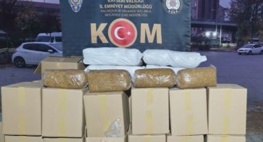  Kamyonet kasasından 821 kilogram kaçak tütün çıktı