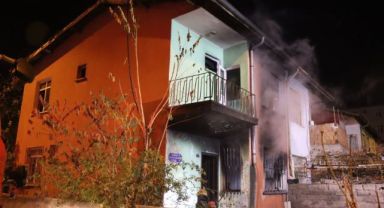 Kayseri'de müstakil evde yangın: 1 kişi dumandan etkilendi