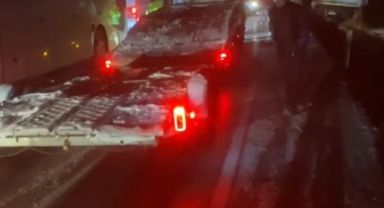  Kayseri’de tır ve otomobil çarpıştı: 2 kilometrelik kuyruk oluştu