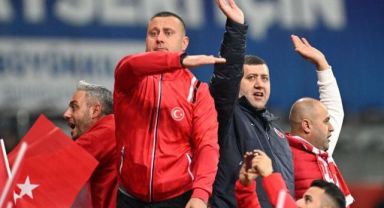 Milliyetçi Hareket Partisi Kayseri Milletvekili Baki Ersoy Türkiye Galler Maçını Kapalı Kale taraftarları ile birlikte tribünde izledi.