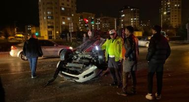Takla atan otomobilinin kapıları zarar görmesin diye vinç getirtti