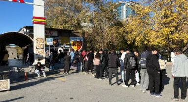 Türkiye-Galler maçının biletleri tükendi; taraftarlar kuyruktan ayrılmadı