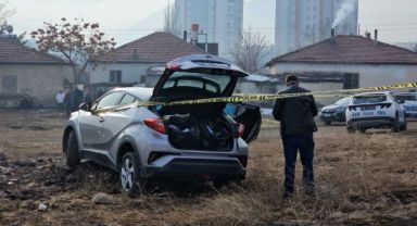 Çalıntı plakalı araçla polisin 'dur' ihtarına uymayan şüpheliler yakalandı