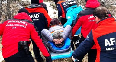 Erciyes'te yürüyüş yaparken ayağı kırılan dağcı kurtarıldı