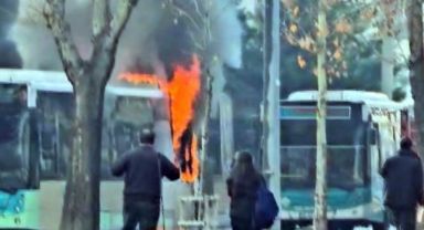 Halk otobüsü alev alev yandı