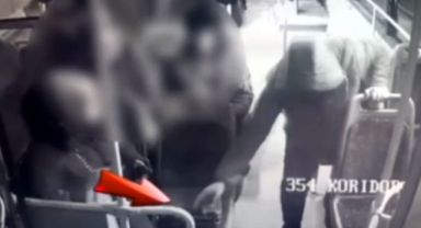 Halk otobüsünde hırsızlık yaptı, polisten kaçamadı