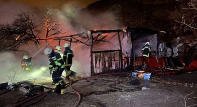 Kayseri’de bağ evi alev alev yandı