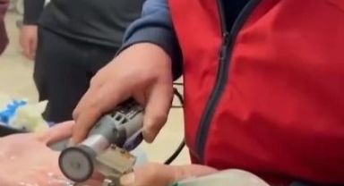 Parmağına sıkışan yüzüğü itfaiye çıkardı
