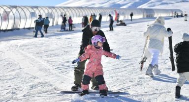 Erciyes Kayak Merkezi, yeni yılın ilk gününde 110 bin ziyaretçi ağırladı