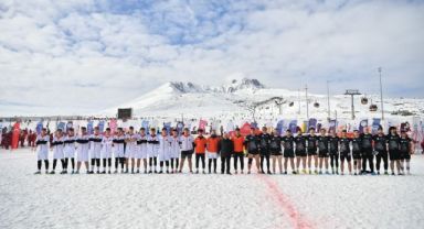 Erciyes'te Kar Ragbi Türkiye Şampiyonası nefes kesti