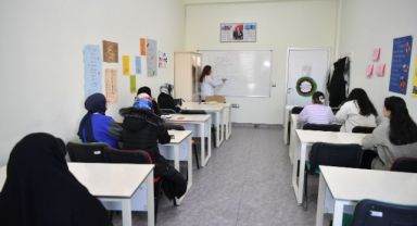 KAYMEK'in ücretsiz dil kurslarına yoğun ilgi