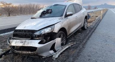 Kayseri'de otomobil refüje düştü: 4 yaralı