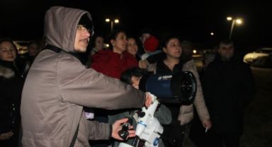 Kayserililer gezegenlerin sıralanışını izlemek için gözlemevine akın etti
