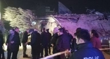 Konya’da 4 katlı bina çöktü